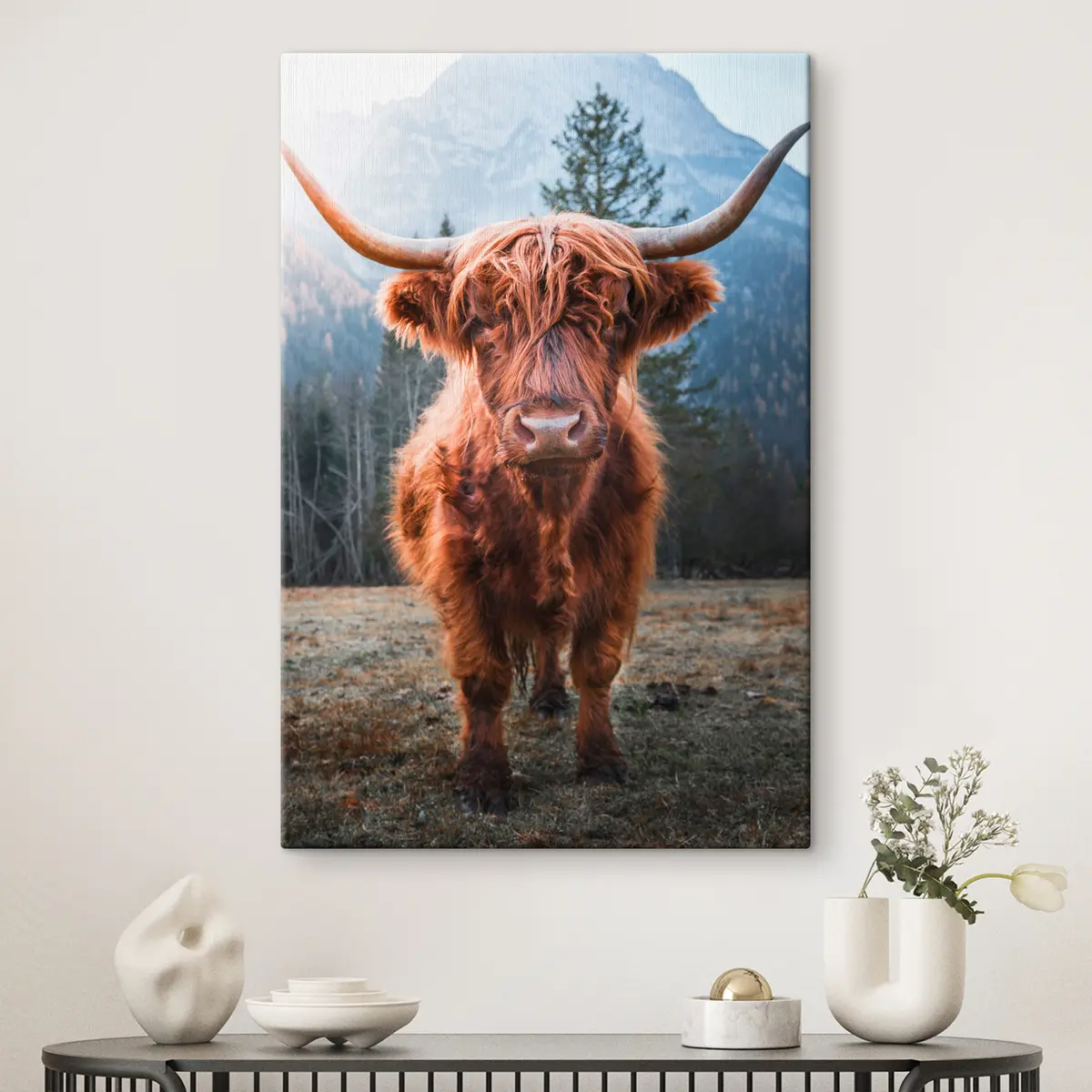 Pilt Majesteetlik Highlandi lehm lopsakas maastikus s37629