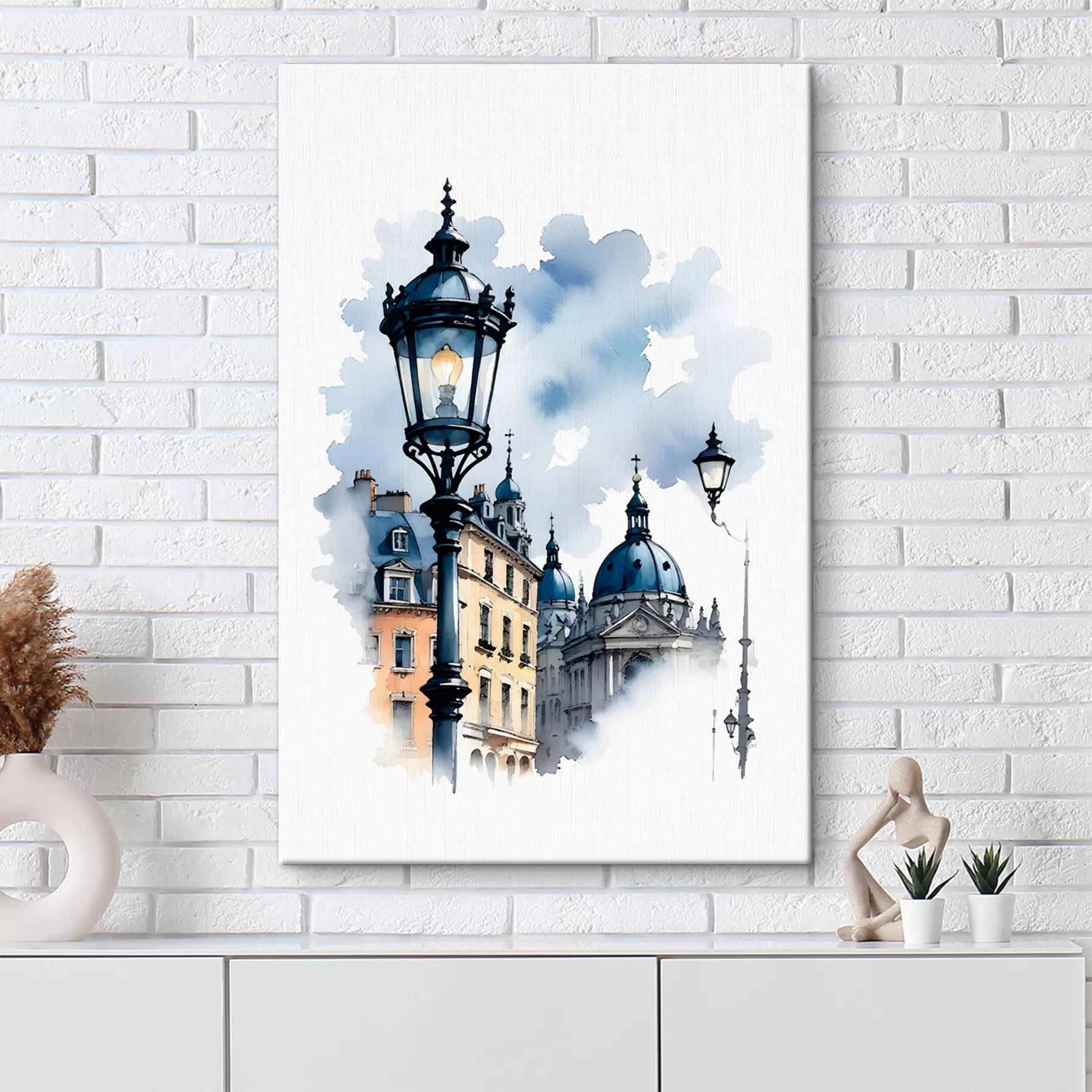 Fototapeedid Kuplikujulise hoonega ehitud tänavalatern pilves päeval s38364