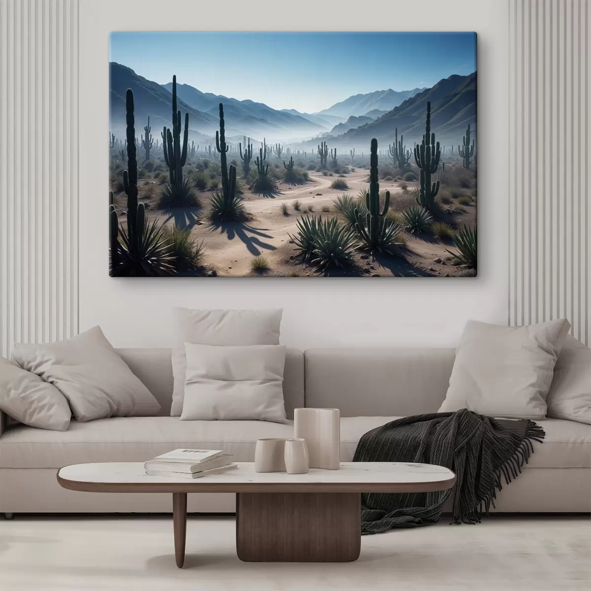 Pilt Kõrbemaastik kõrgete kaktuste ja yucca taimedega esiplaanil, ümbritsetud hägustest mägedest s40153