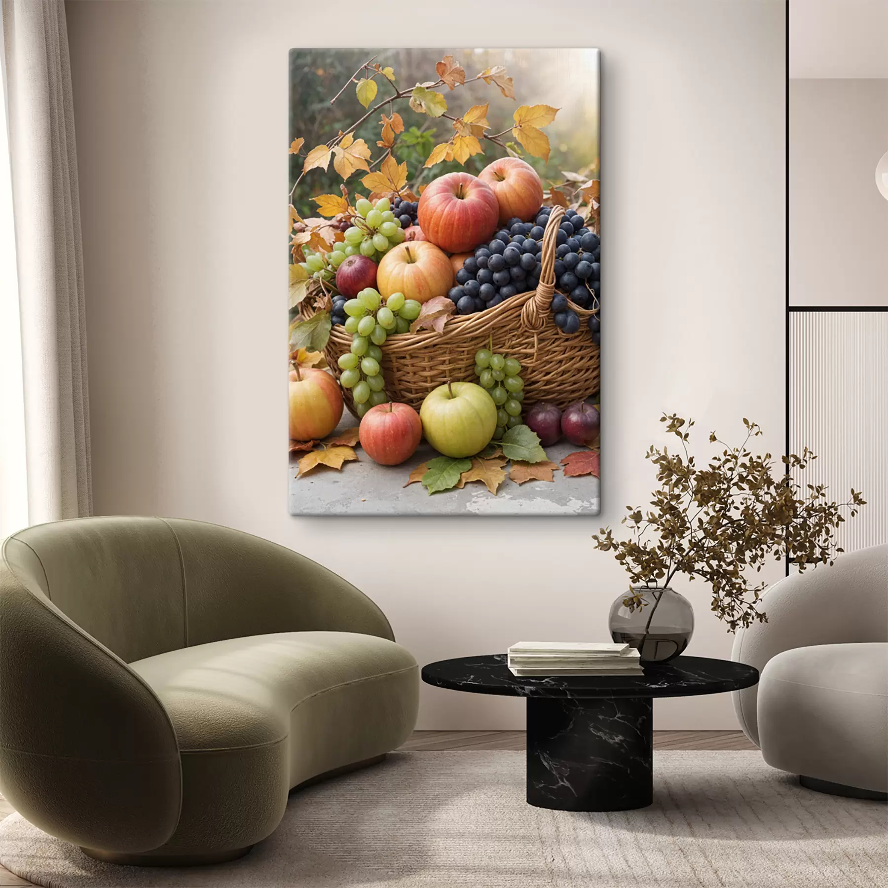 Fototapeedid Erinevate sügisviljadega, sealhulgas õunte, viinamarjade ja pirnidega täidetud korv, mida ümbritsevad langenud lehed s40409