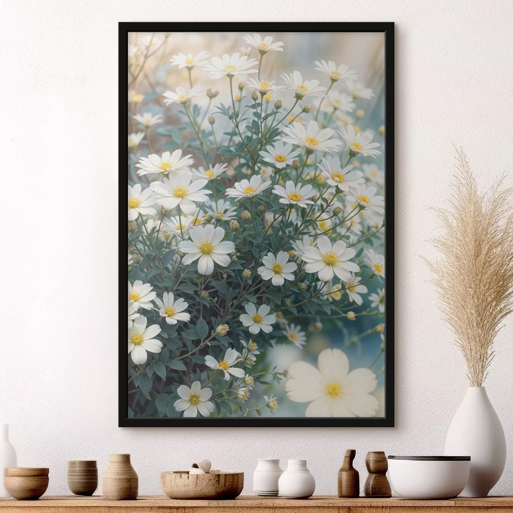 Fototapeedid Valgete karikakraõite põld rohelise lehestikuga hägusel taustal f40413