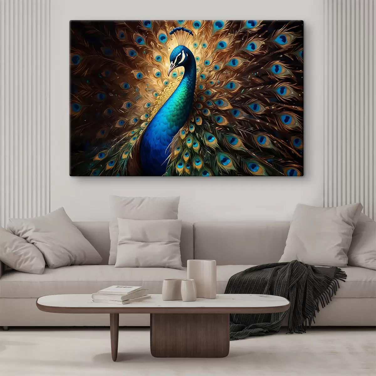 Pilt Täielikult eksponeeritud sulgedega elav paabulind, mis näitab oma vapustavat sinist, rohelist sulestiku s40571