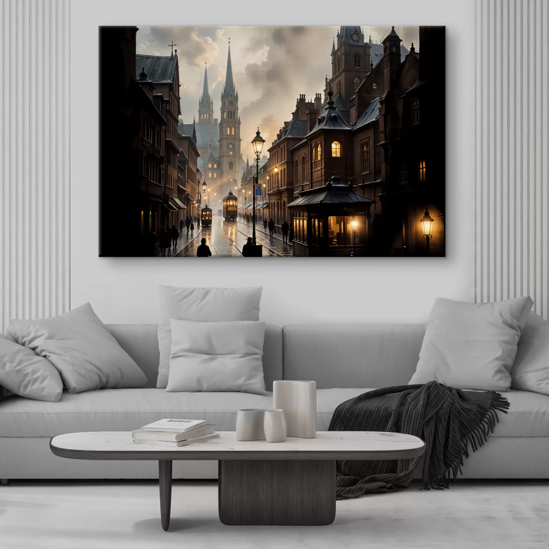 Fototapeedid Vihmane õhtu ühes vanas Euroopa linnas, kus on munakivist tänavad, ajaloolised hooned ja mööda sõidab tramm s40604