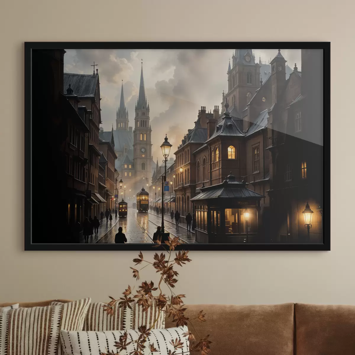 Plakat Vihmane õhtu ühes vanas Euroopa linnas, kus on munakivist tänavad, ajaloolised hooned ja mööda sõidab tramm f40604