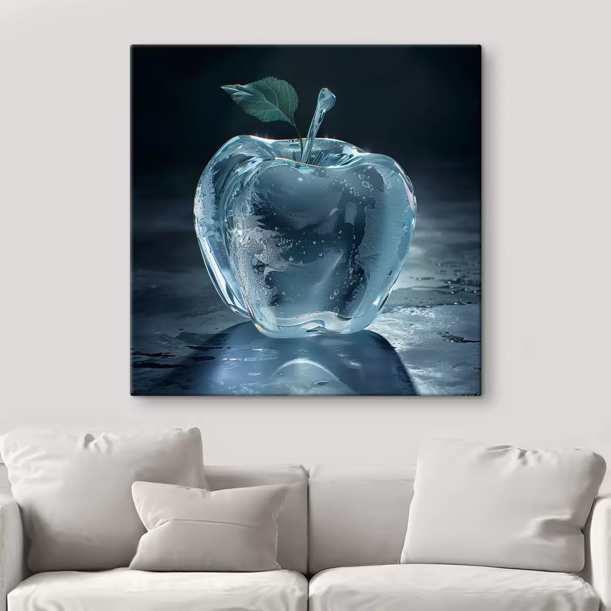 Pilt Klaasist õun tumedal taustal s40912