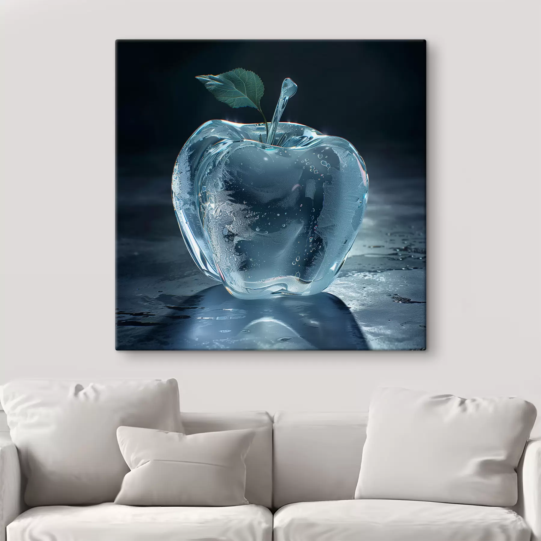 Pilt Klaasist õun tumedal taustal s40912