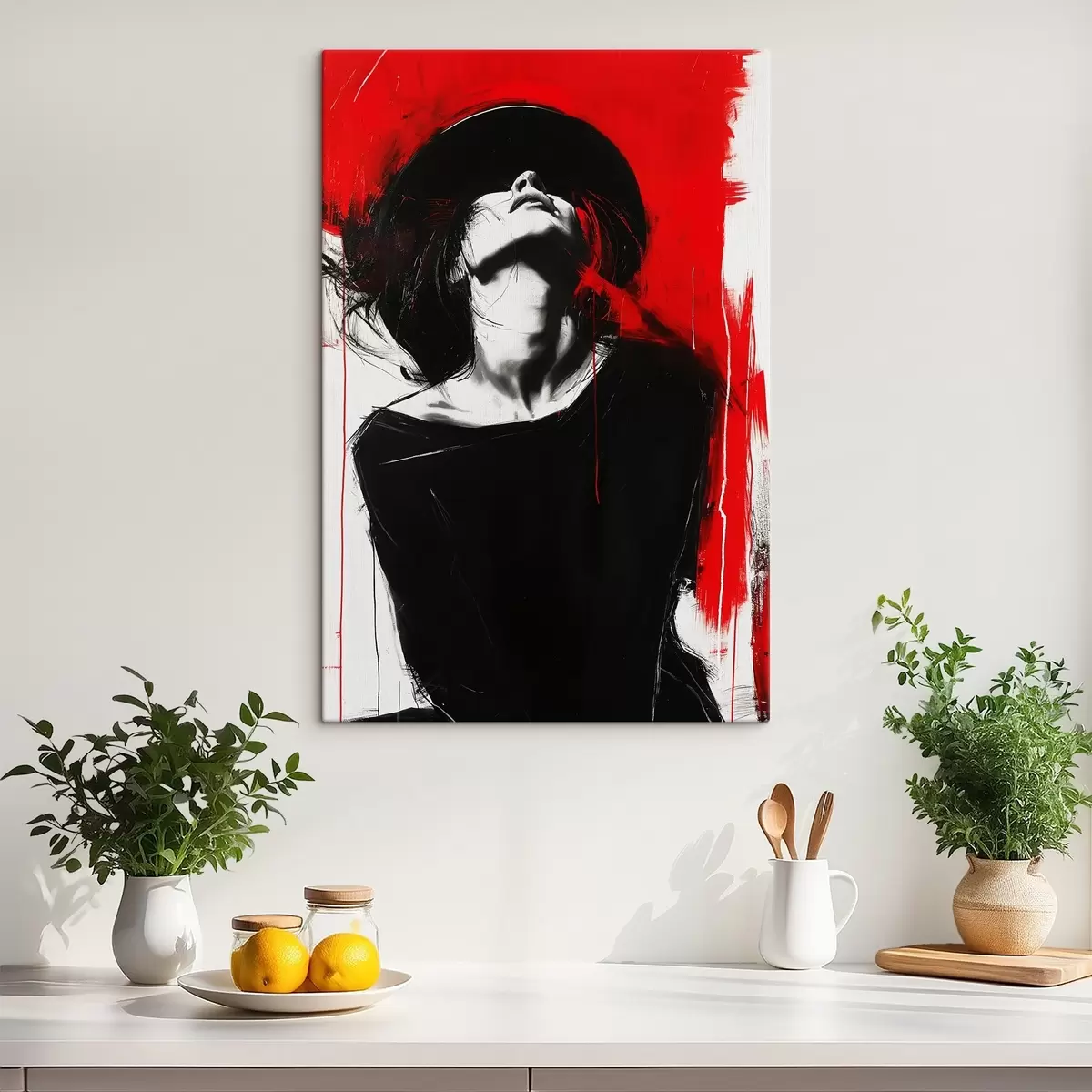 Pilt Punasel taustal musta mütsiga naine s38561