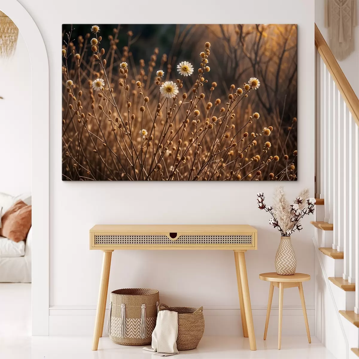 Pilt Valged marekad kuivanud rohu ja varte väljal, sooja õhtupäikese valguses s41735