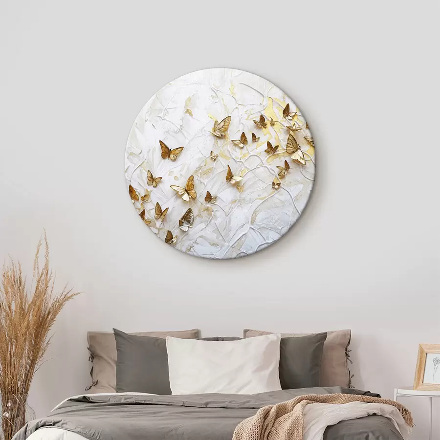 Pilt Suur rühm liblikaid valgel taustal, mis loob kauni ja keerulise mustri r38970