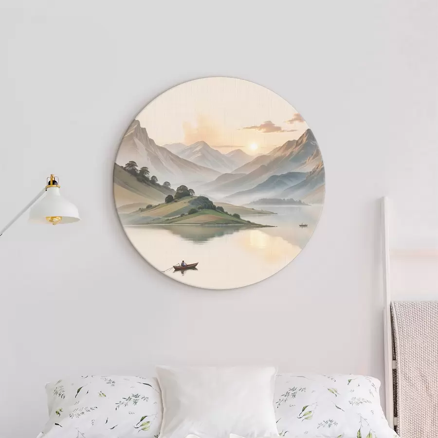 Pilt Rahulik maastik, mille taustal järv peegeldab mägesid ja väike paat vaiksel veekogul r40391