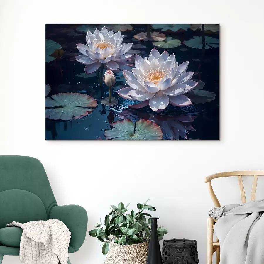 Pilt Valged lootoslilled hõljuvad rahulikul tiigil koos lillelilledega s42225