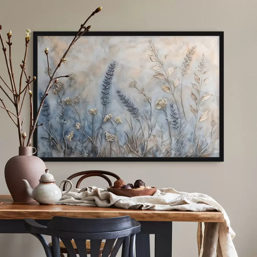 Fototapeedid Erinevate metsalillede ja taimede põld sinise, valge ja beeži toonides pehmel, udusel taustal f42214