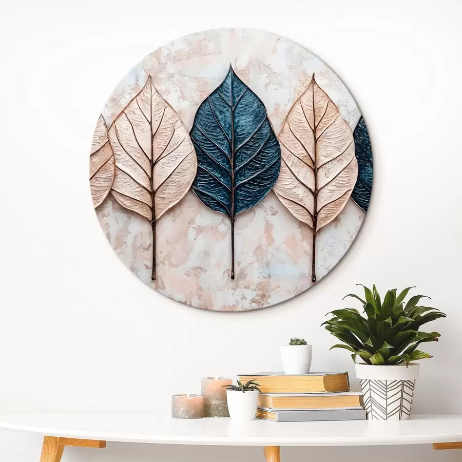 Pilt Erinevates pruunides, beežides ja sinistes toonides sügiseseid abstraktseid lehti reas heledal taustal r42217