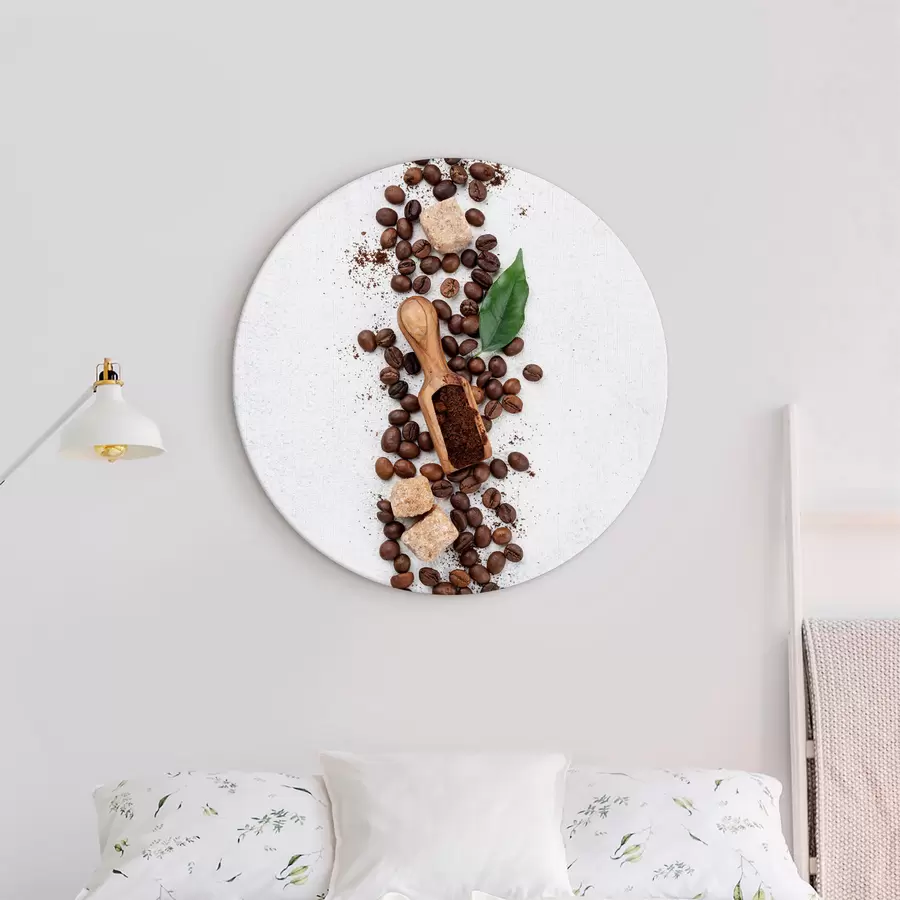 Pilt Lusikas kohviubade ja suhkruga peal r37178