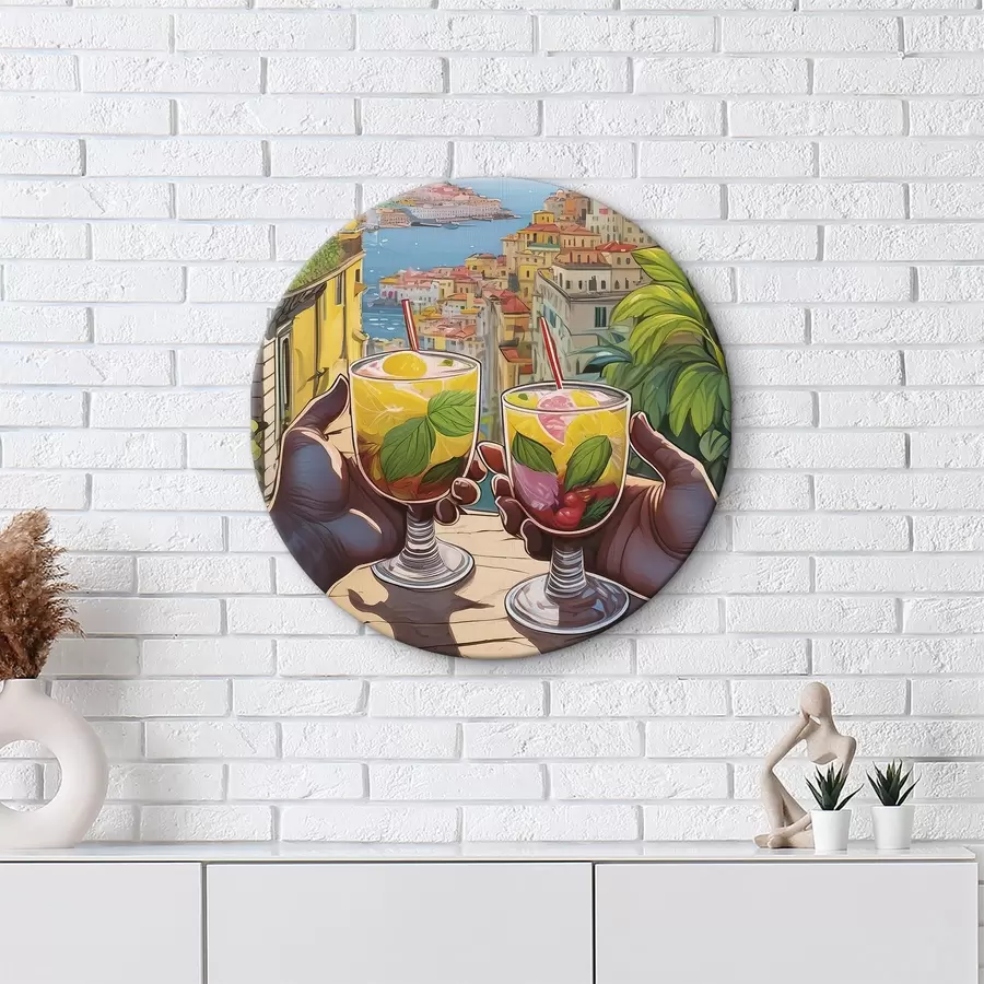 Pilt Paar käsi, kes hoiavad klaase puuviljade ja lehtedega r38405