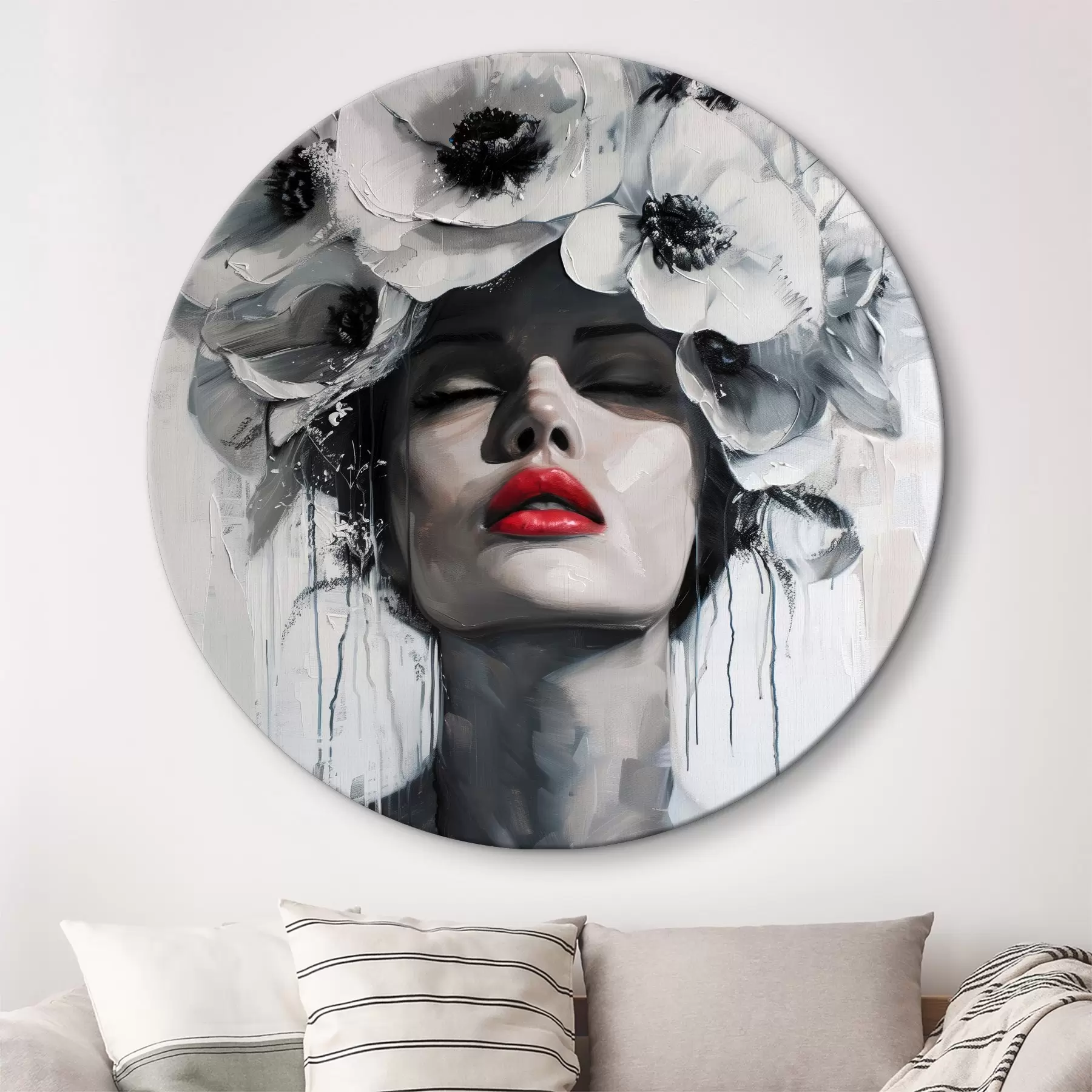 Pilt Lilledega juustes ja punaste huultega naise portree r39253