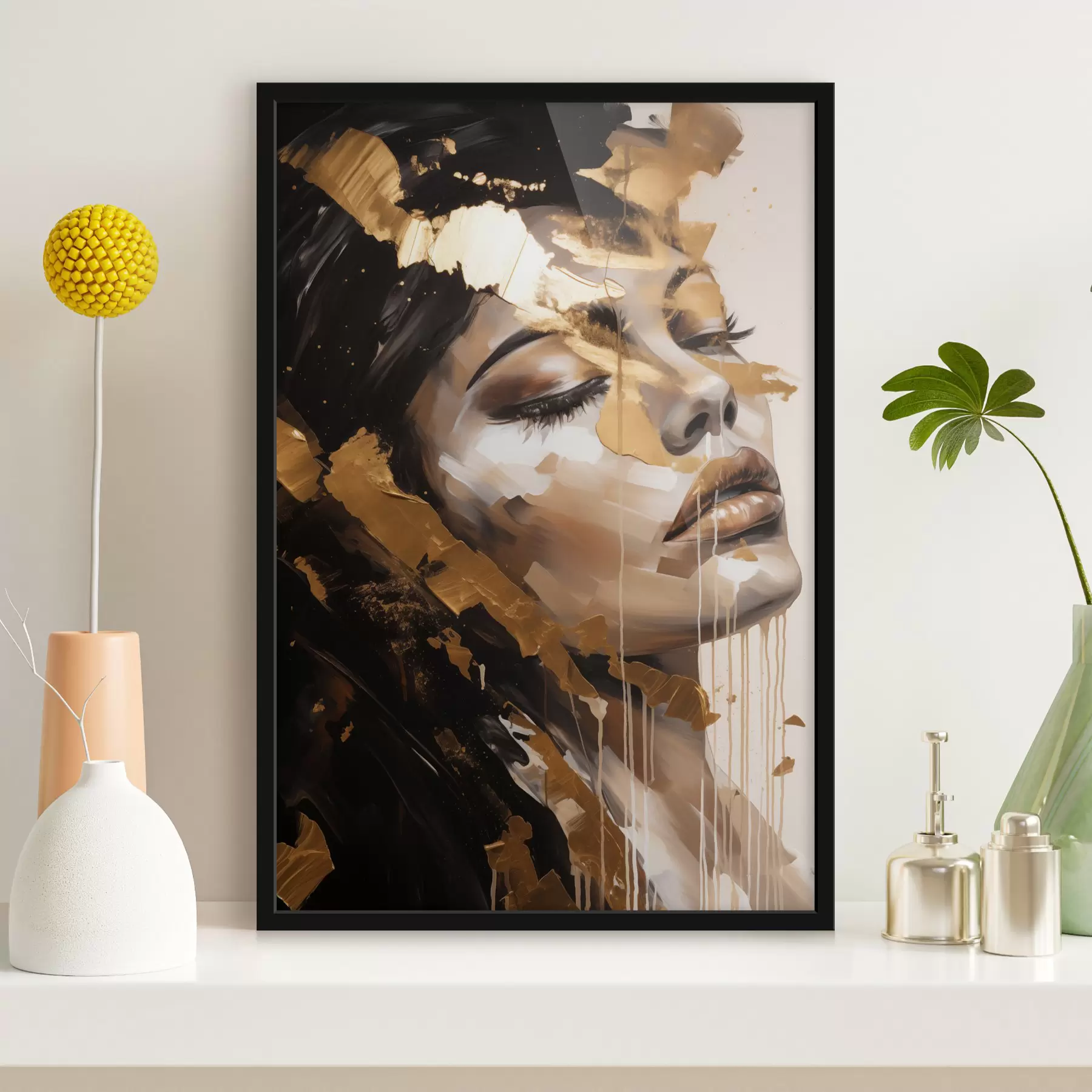 Fototapeedid Pehme näoilmega naise abstraktne portree, mis on esitatud soojades toonides ja dünaamiliste pintslitõmmetega, mis lisavad sügavust ja emotsiooni f42627