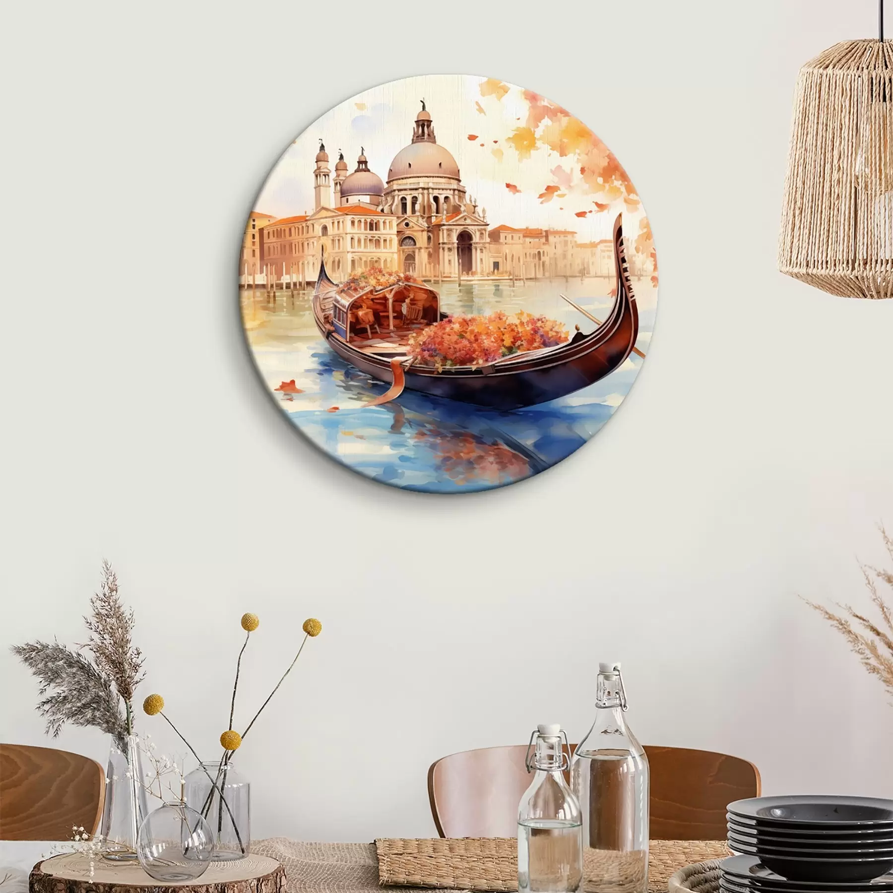 Pilt Sügisene vaade Veneetsiale, kus gondlit ümbritsevad erksavärvilised oranžid ja punased lehed ning hoonete peegeldused rahulikus kanalivees. r42576