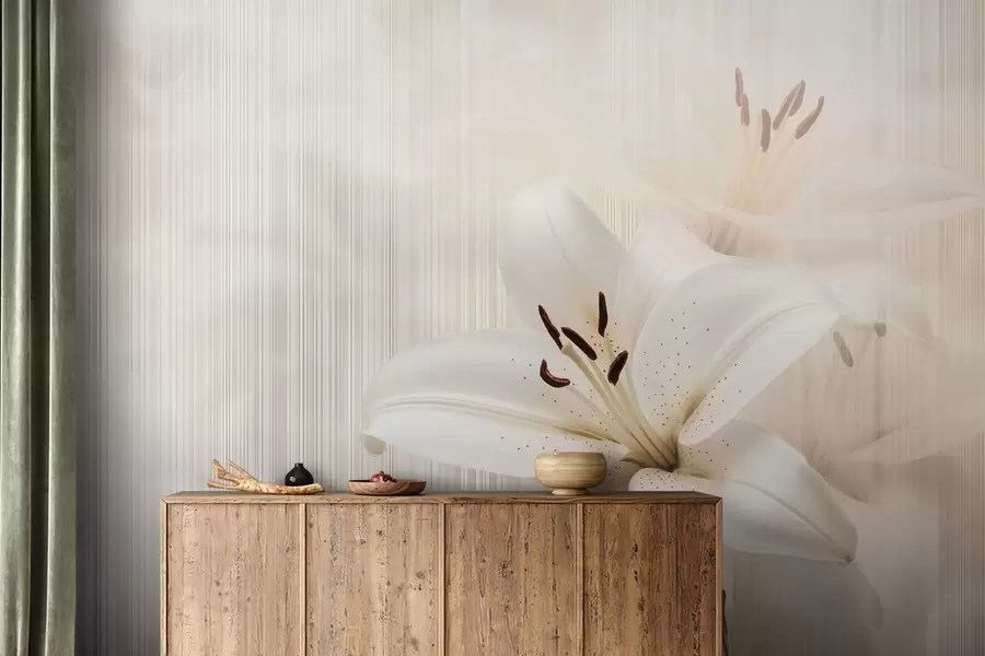 Fototapeedid Õrnad beežid liiliad vertikaalsete triipude taustal w08676