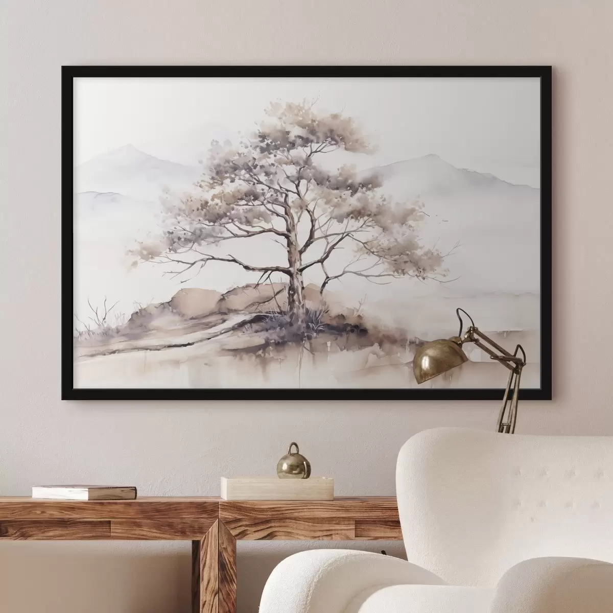 Plakat Üksildane puu, mille tüvi on väändunud ja harvaesinevad oksad on asetatud pehmele, vaiksele mägede taustale f42715