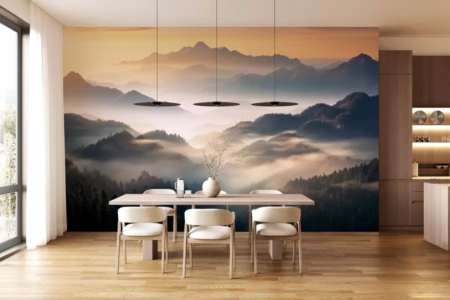 Fototapeedid Rahulik mägimaastik koidikul, kus pehme udu ümbritseb mände w08748