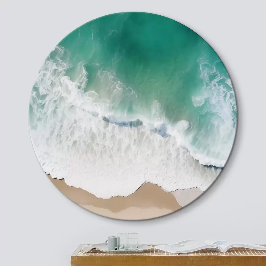 Fototapeedid Õhuvaade mereäärsest rannast, kus türkiissinised lained rulluvad õrnalt liivarannale r42930