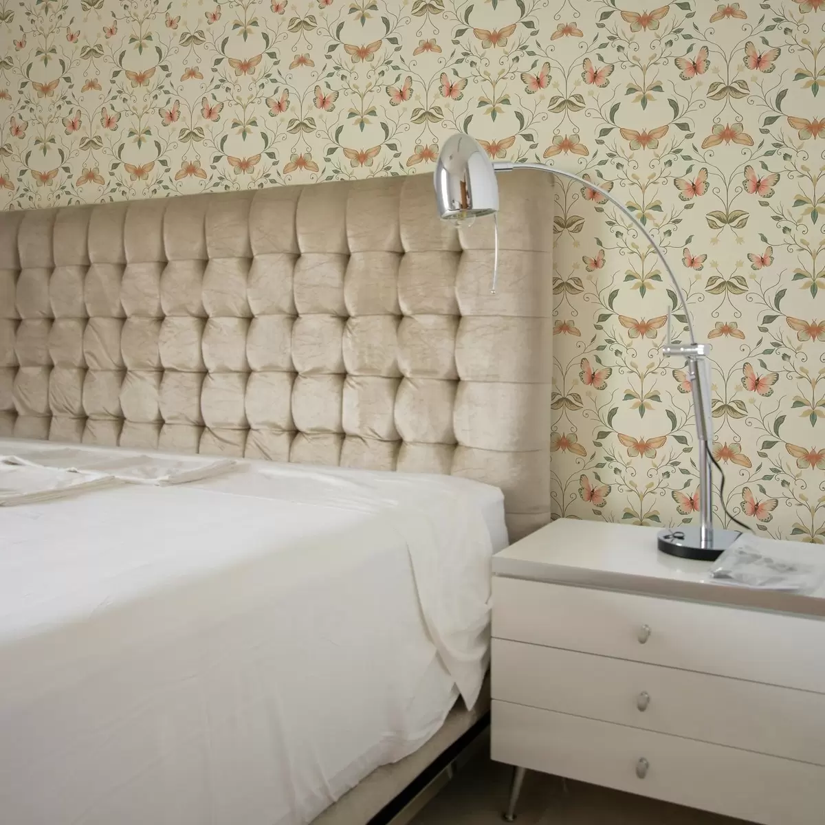 Tapeet Liblikate ja lehtede koostis a00070v1