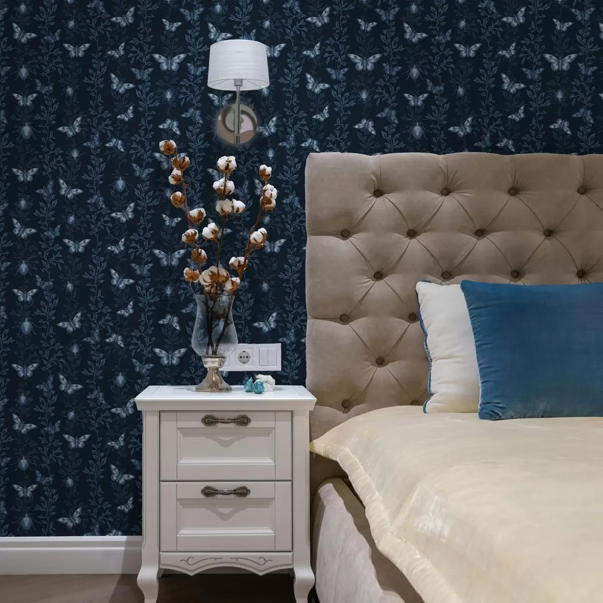 Tapeet Kompositsioon koos liblikate, lehtede ja putukatega sinisel taustal a00073