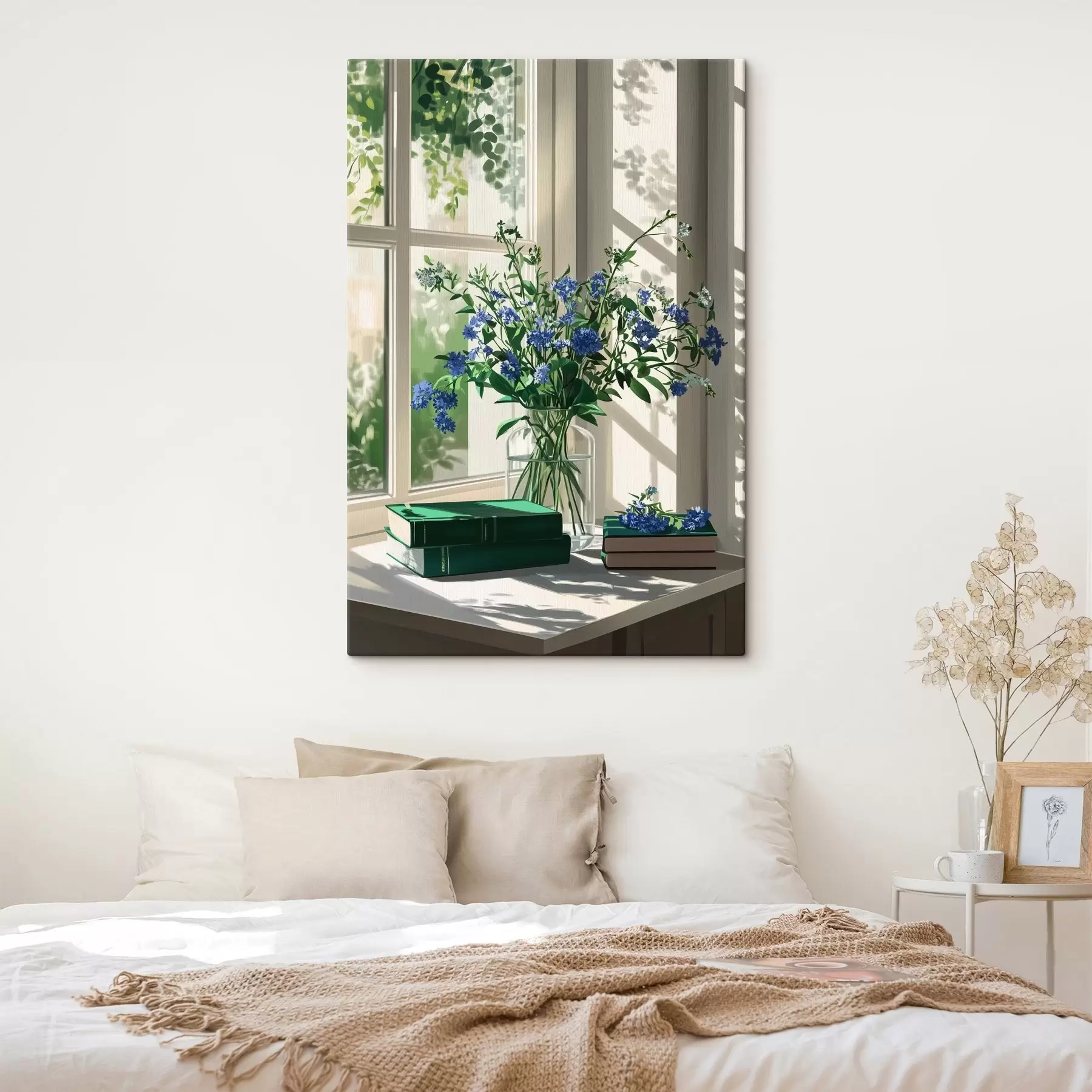 Pilt Raamatud ja lillad lilled vaasis aknalaual, rohelus s44008