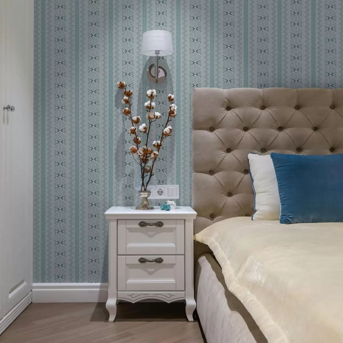 Tapeet Ukraina tikandiga geomeetria sinisel taustal a00139