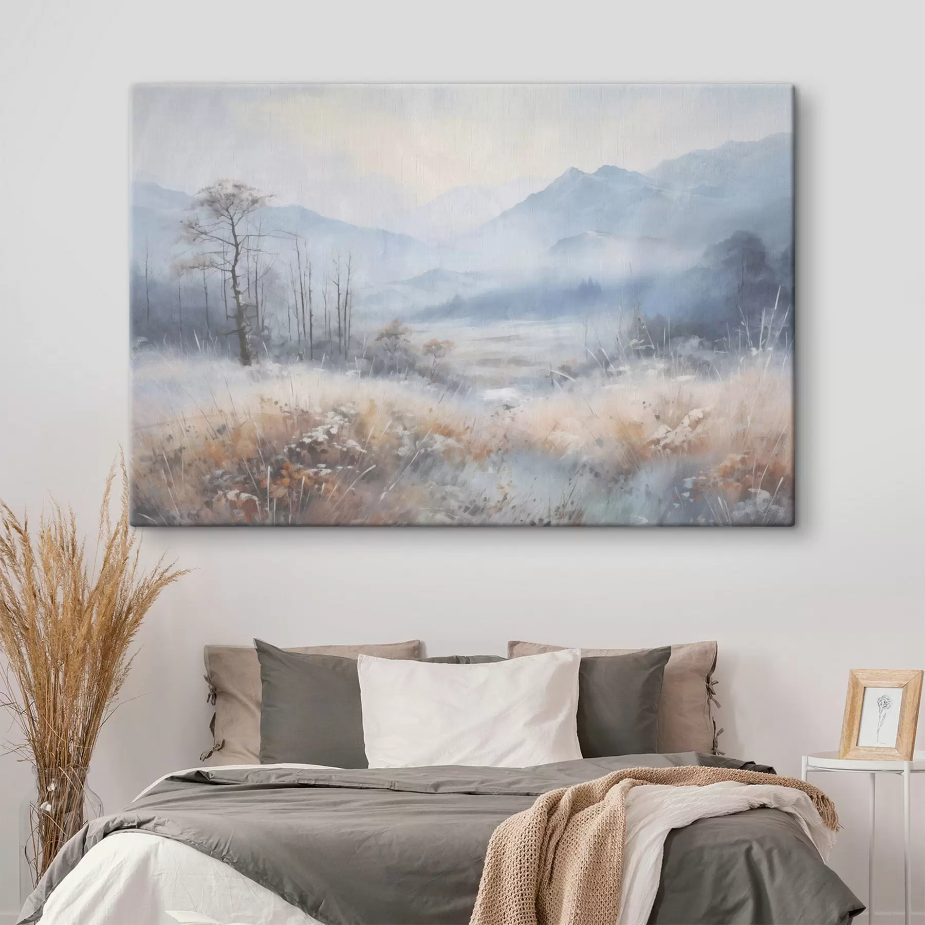 Fototapeedid Tekstuurne maastik koos mägede, kuiva rohu ja metsaga, summutatud värvid s44402