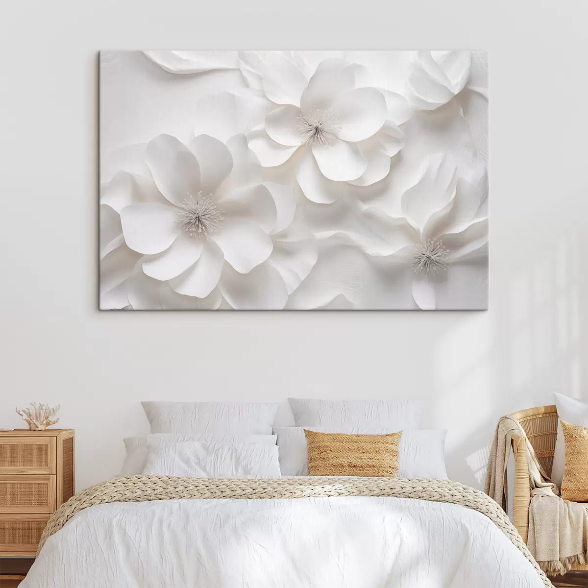 Pilt Valged dekoratiivsed õied õrnade kroonlehtede ja keeruliste õietuppidega  s44406