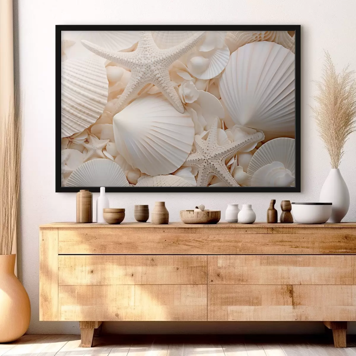 Plakat Dekoratiivsed valged merekarbid ja meritähed, mis loovad tekstuurse ühevärvilise kompositsiooni f44392