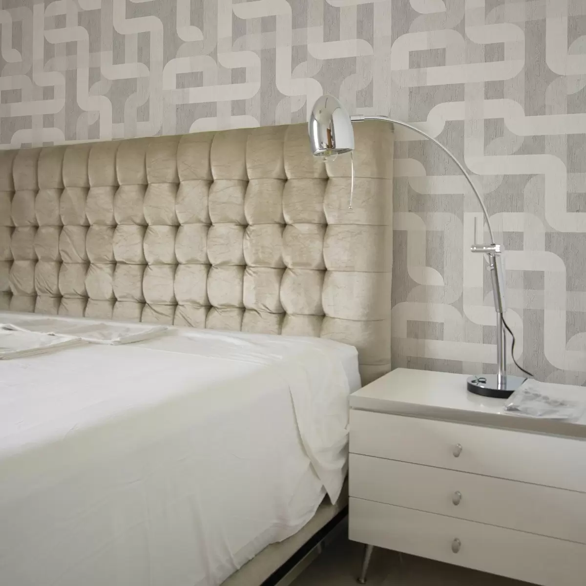 Tapeet Modernne graafiline muster kumerate joontega a00190