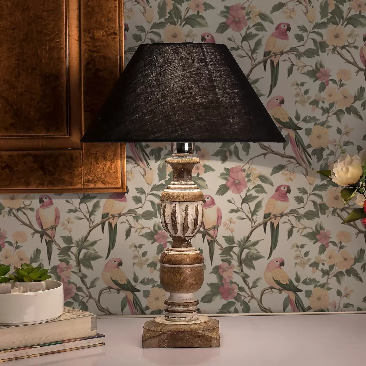 Tapeet Troopilised linnud õitsvatel okstel pastelsetes värvides a00199