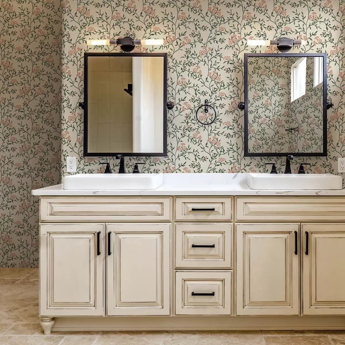 Tapeet Korallililledega aetud oksad, lilleline muster a00221