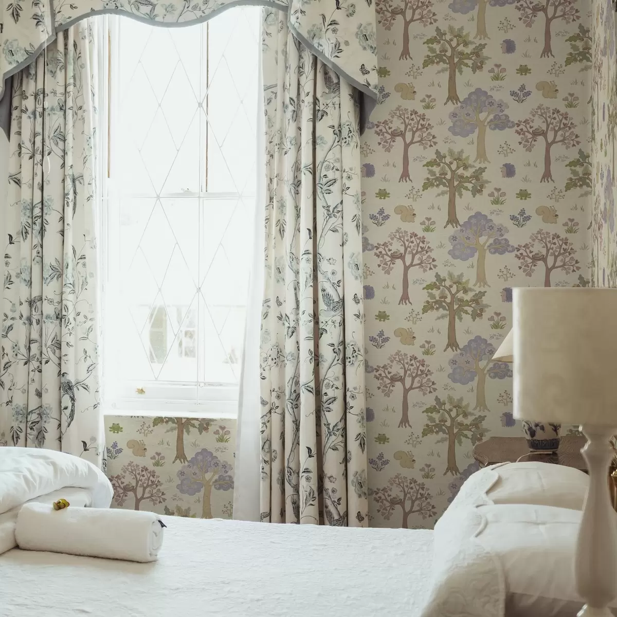 Tapeet Muinasjutumets koos loomadega laste stiilis a00264