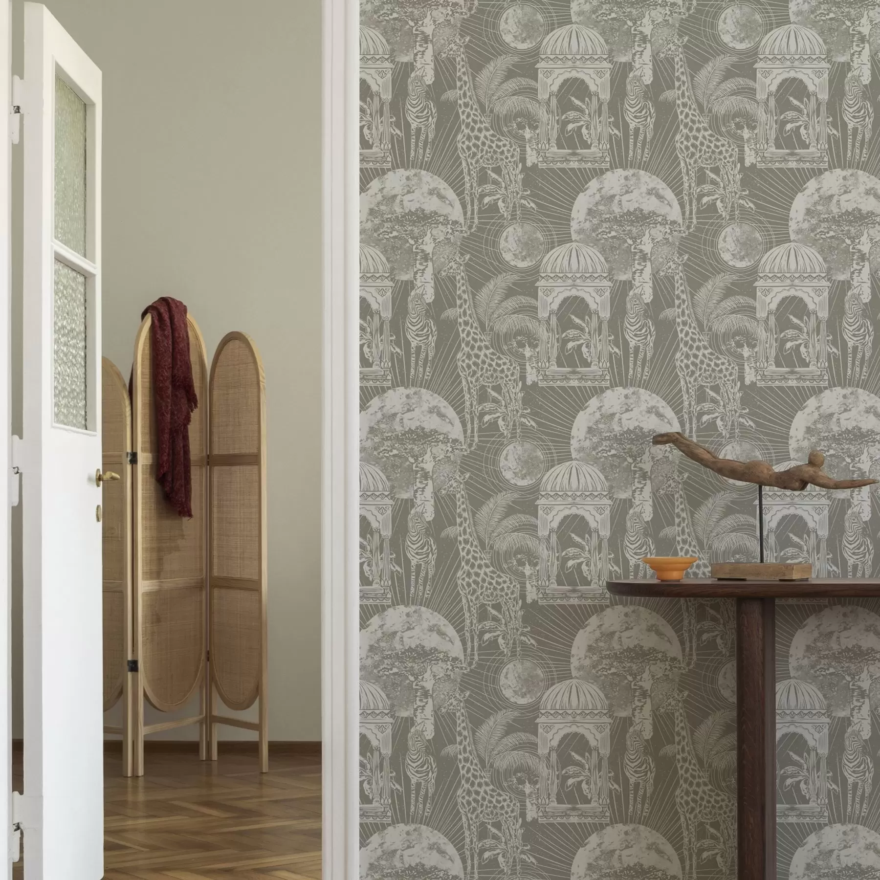 Fototapeedid Kaelkirjak ja seepra arhitektuuri ja troopiliste puude taustal a00276