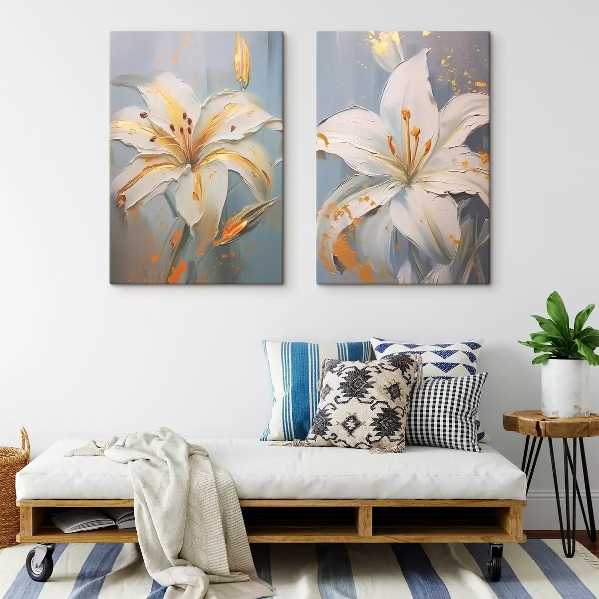 Pilt Valged lilled kollaste piirjoontega sinisel taustal m00497