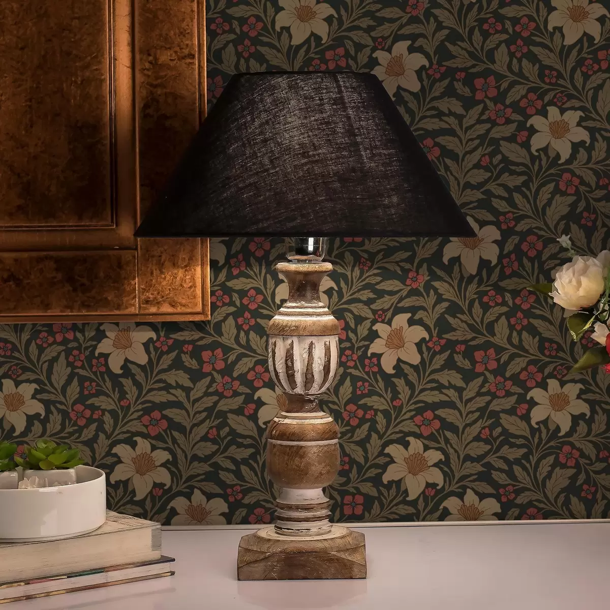 Tapeet Tume taust kollaste ja punaste lilledega juugendstiilis a00293