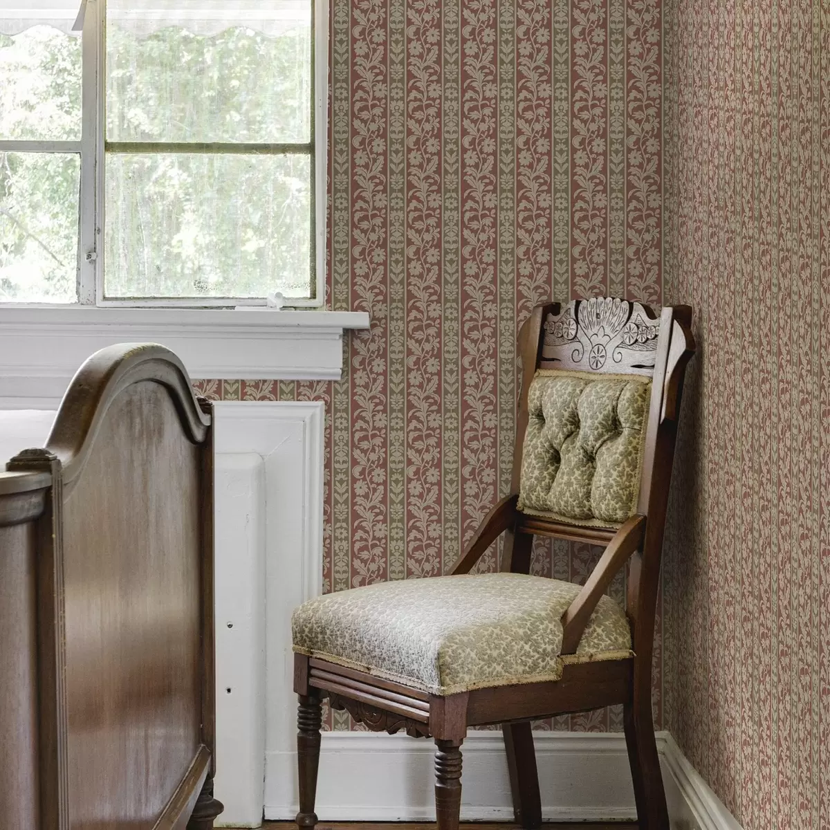 Tapeet Retro vertikaalsed triibud lillemustriga a00362