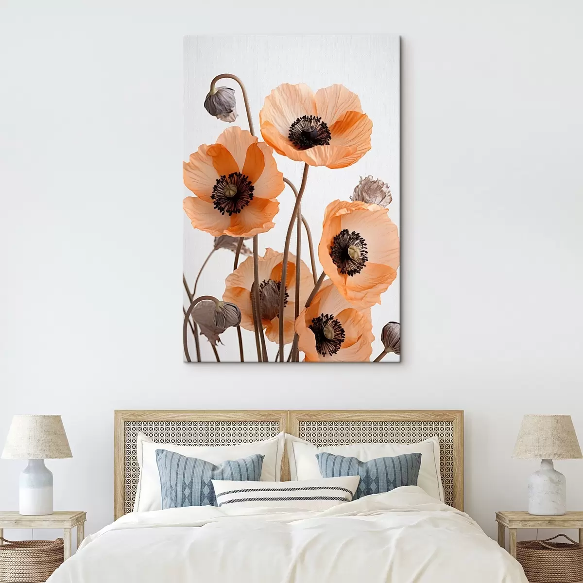 Pilt Oranžid moonid, kuivatatud lilled heledal taustal, pehme valgustus, õrnad kroonlehed, lilleseade s45167