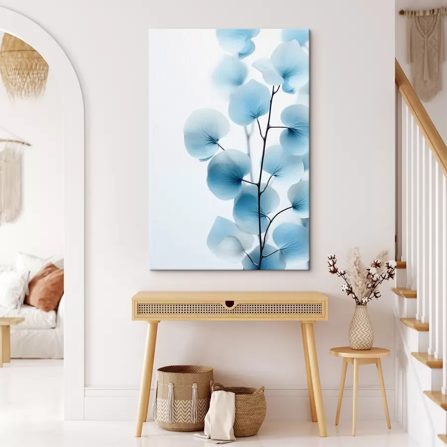 Pilt Läbipaistvate siniste lehtedega oks, õrnad veenid nähtavad, kerge ja rahulik kompositsioon, minimalistlik esteetika s45176