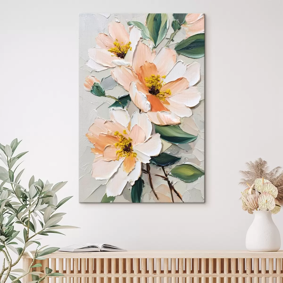 Pilt Valge tipuga kroonlehtede ja kollase keskusega õied s45262