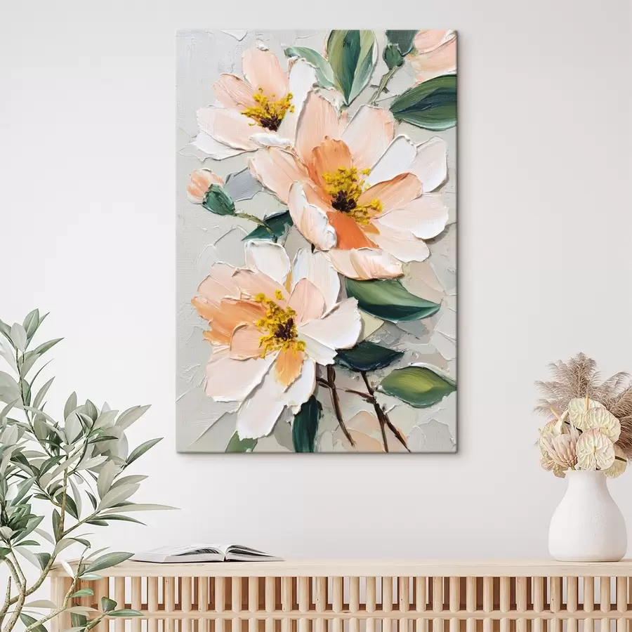 Pilt Valge tipuga kroonlehtede ja kollase keskusega õied s45262