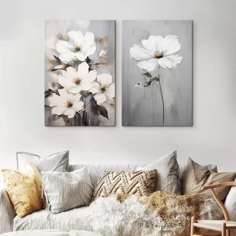 Pilt Kunstiline kompositsioon valgete lillede ja tekstuurse pinnaga minimalistlikus stiilis m00574