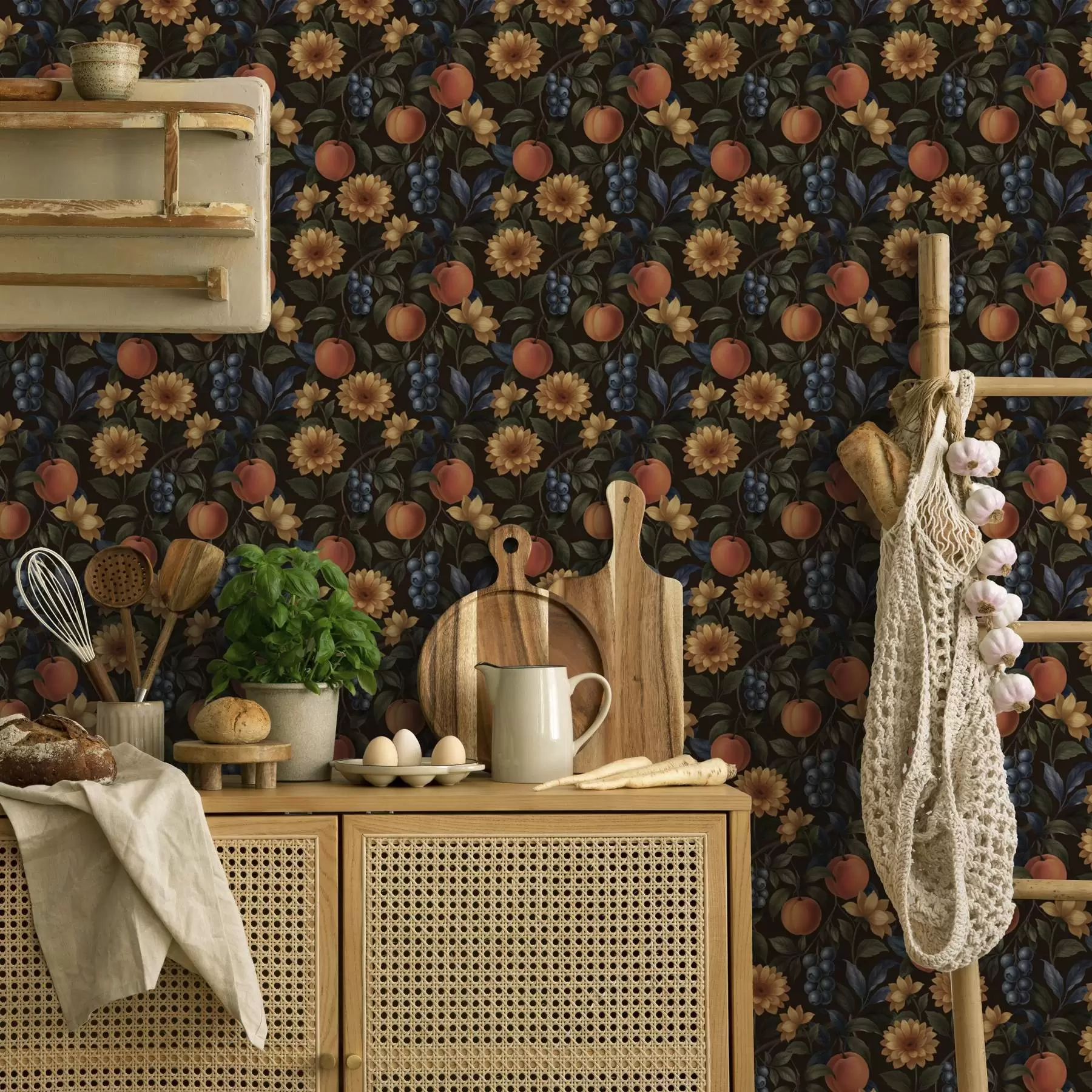 Fototapeedid Puuviljad ja kollased lilled tumedal botaanilisel taustal a00395