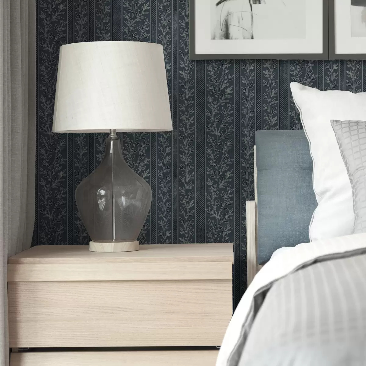 Tapeet Triibuline muster okstega sinisel taustal a00425