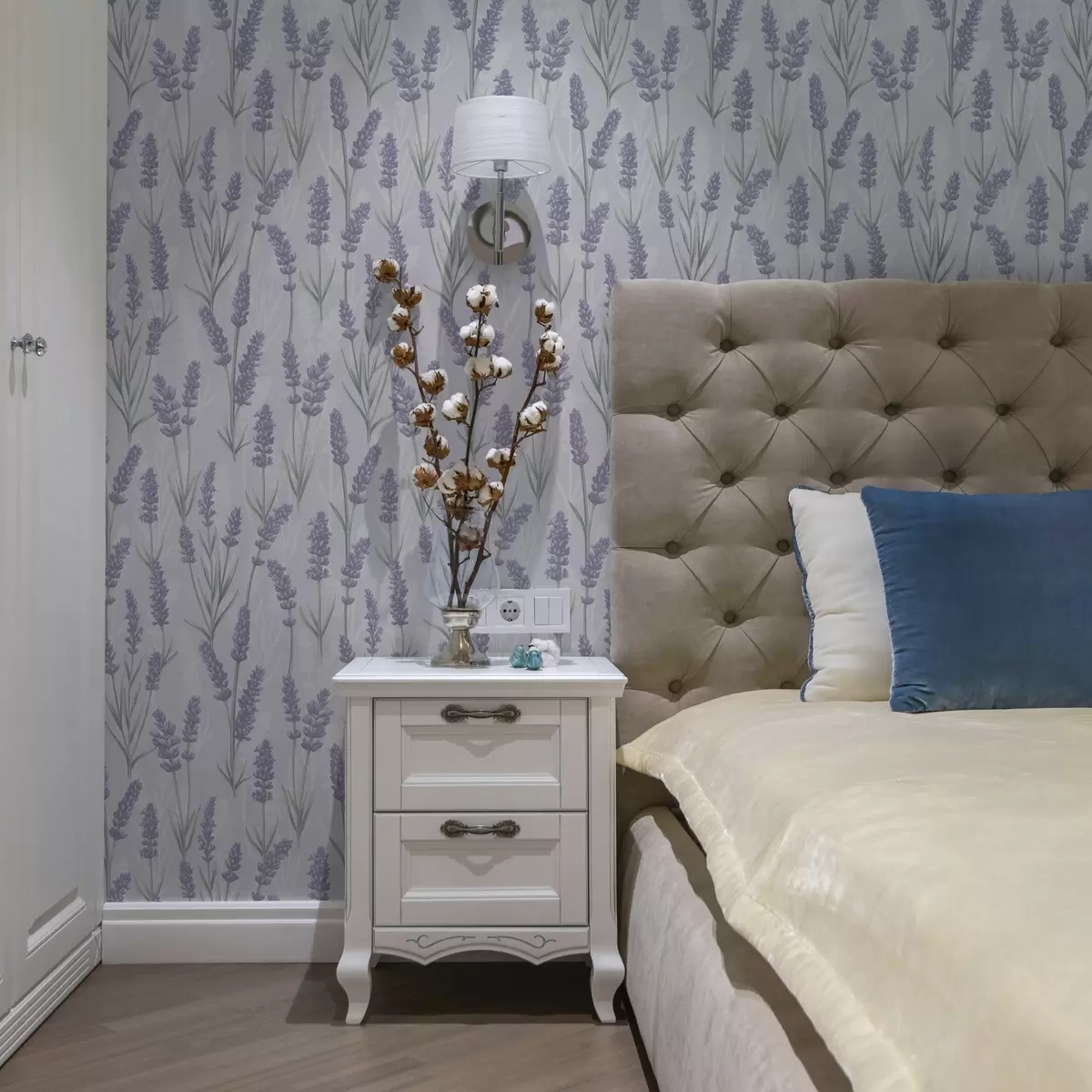 Tapeet Lavendli oksad kahvatu lilla akvarellipaletiga a00447