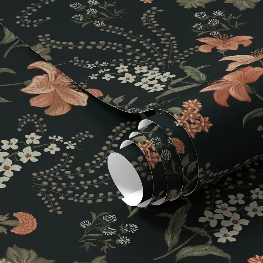 Fototapeedid Oranžid liiliad ja väikesed lilled mustal taustal a00463